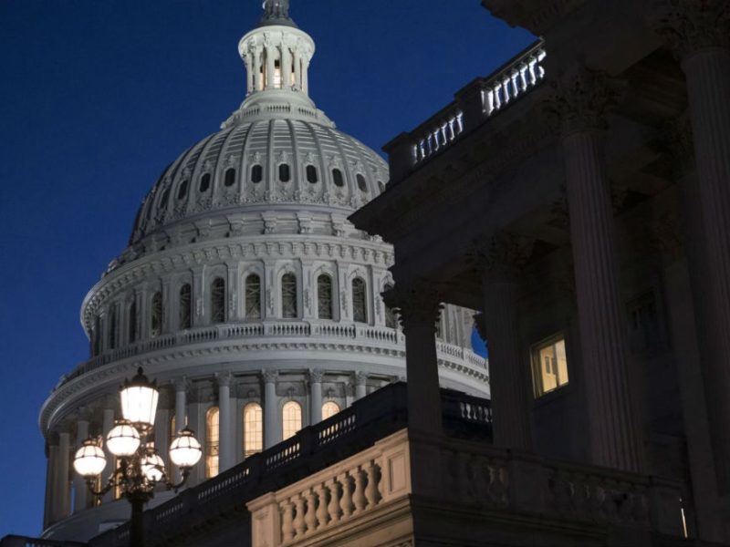 La financiación de aproximadamente el 25 por ciento del gobierno expira a la medianoche, lo cual provocará el cierre parcial a partir del sábado 22