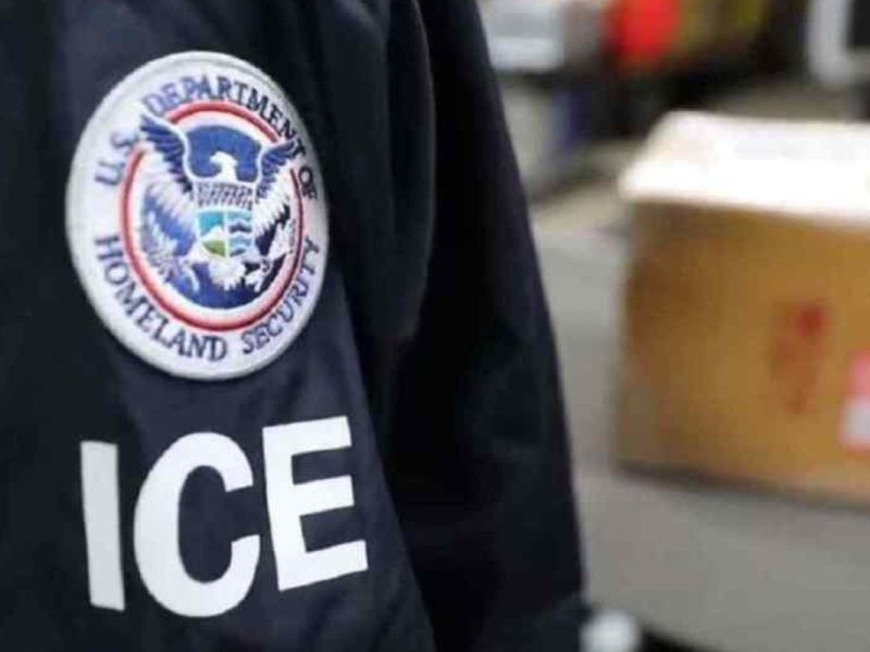 Con tan solo su celular en mano, Rocío Rebollar, pequeña empresaria y abuela de tres nietos, fue deportada a Tijuana después de vivir 31 años en EU