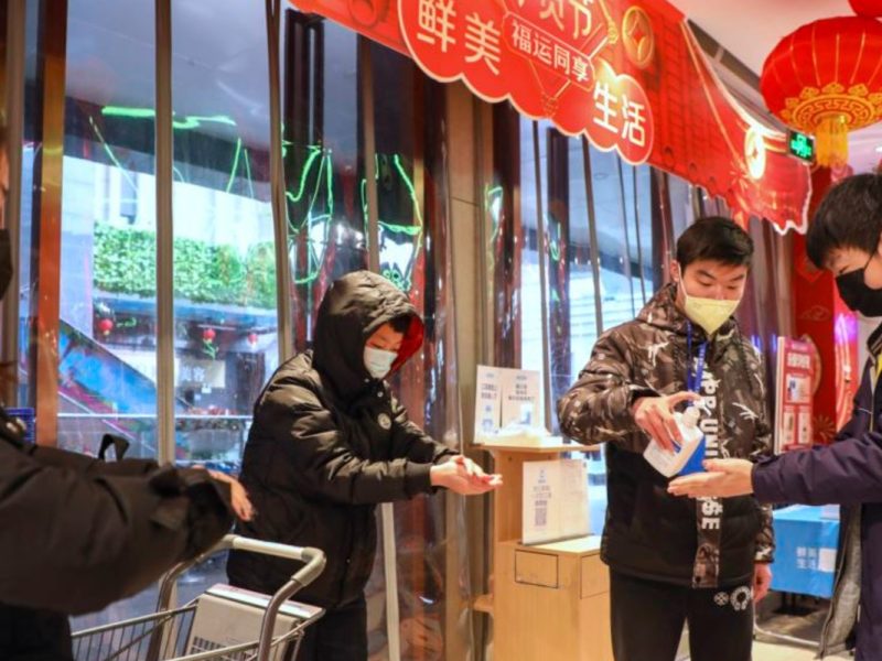 Las mascarillas son la orden del día para protegerse del coronavirus. En la foto, en Venecia, Italia, los turistas navegan por los canales con mascarillas después de detectarse dos casos en la ciudad el 31 de enero de 2020.