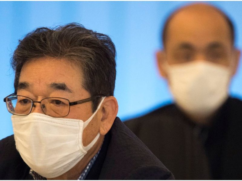 Pasajeros usan máscaras protectoras contra el coronavirus 2019 a su llegada al Aeropuerto Internacional de Los Ángeles, California, EE.UU. el 22 de enero de 2020.