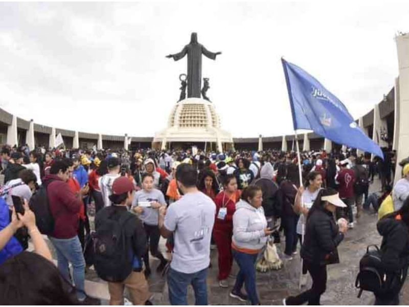 Más de 50 mil jóvenes peregrinaron a monumento a Cristo Rey en Guanajuato