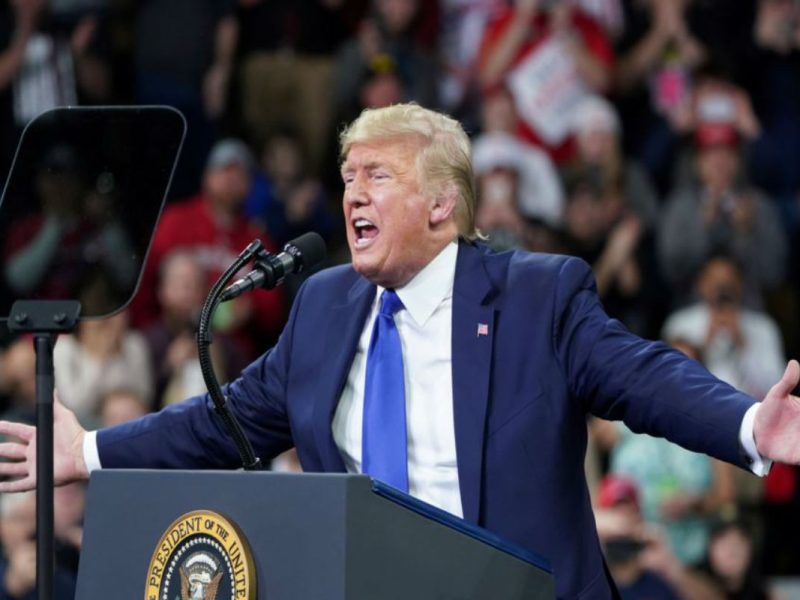 Según un nuevo sondeo del Washington Post y ABC News, los estadounidenses ven a Trump con una leve ventaja sobre su contrincante demócrata aún no seleccionado./Foto: Reuters