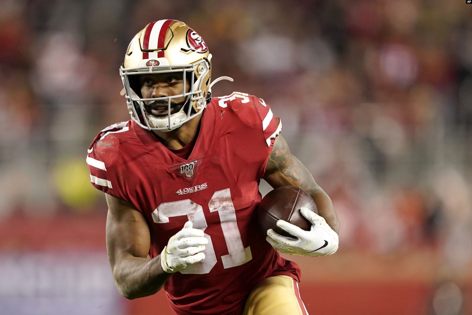 Raheem Mostert, corredor de los 49ers de San Francisco AP VOA