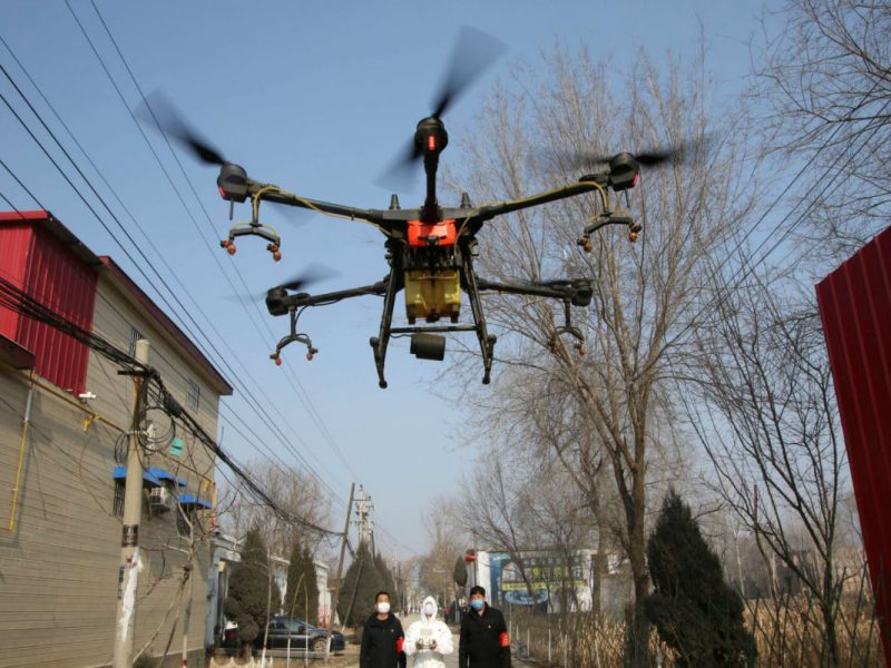 La epidemia de coronavirus está sumando casos, después de anunciarse la segunda muerte en el exterior y un aumento de los fallecidos en China a 425.