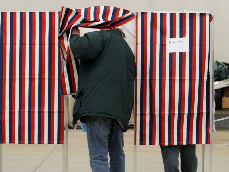 Votante elecciones New Hampshire VOA Reuters