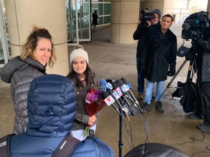 Meydi Guzmán Rivas, tras salir bajo fienza después de ser detenida por ICE