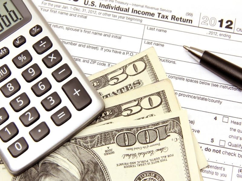 Reembolso de impuestos, calculadora, dólares