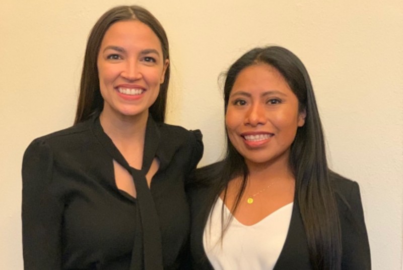 Yalitza Aparicio y Ocasio-Cortez buscan ayudar a las trabajadoras del hogar