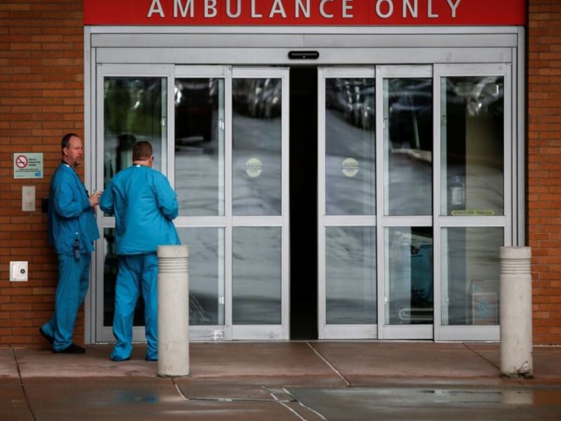 Médicos en hospital estadounidense