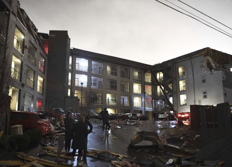 Tornados en Tennessee dejan 40 edificios colapsados en Nashville