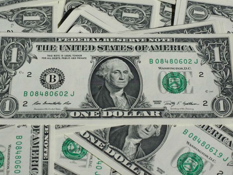 Dólar se vende en 25.52 pesos, el precio más caro en su historia