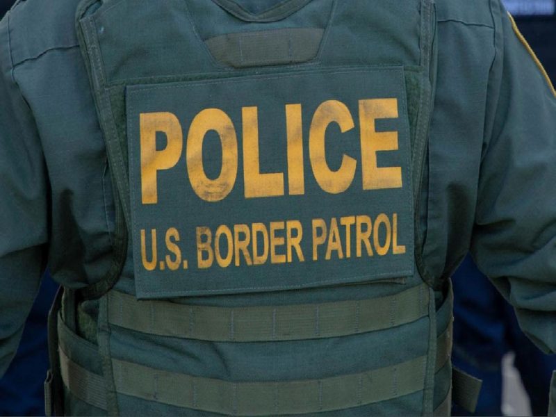 Arrestan a agente de migración de EEUU por explotación sexual de una menor