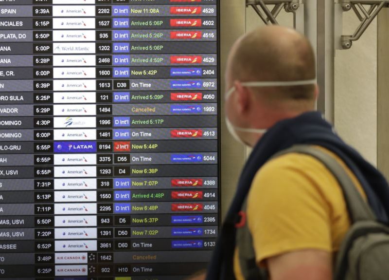A partir del 18 de julio, el uso de mascarillas para los pasajeros de United Airlines será obligatorio. Foto: Voz de América