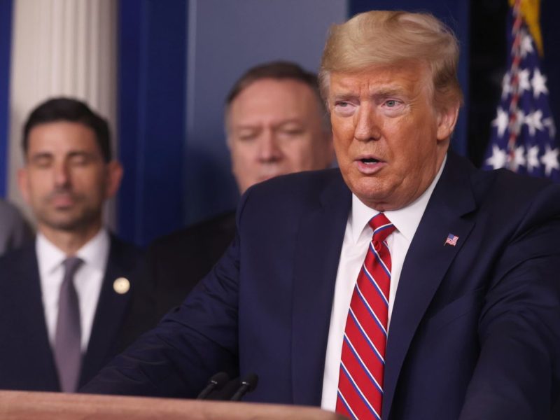 Casa Blanca trabaja con México para suspender viajes no esenciales