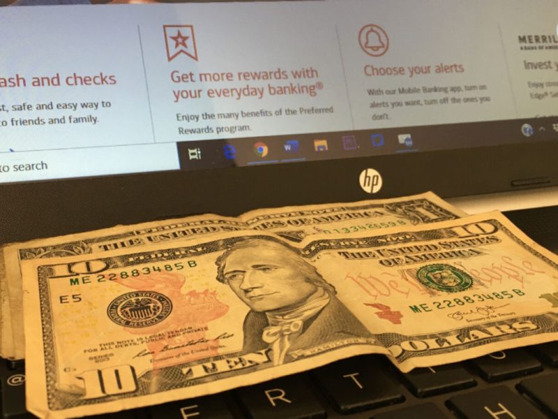 Dólares Voz de América