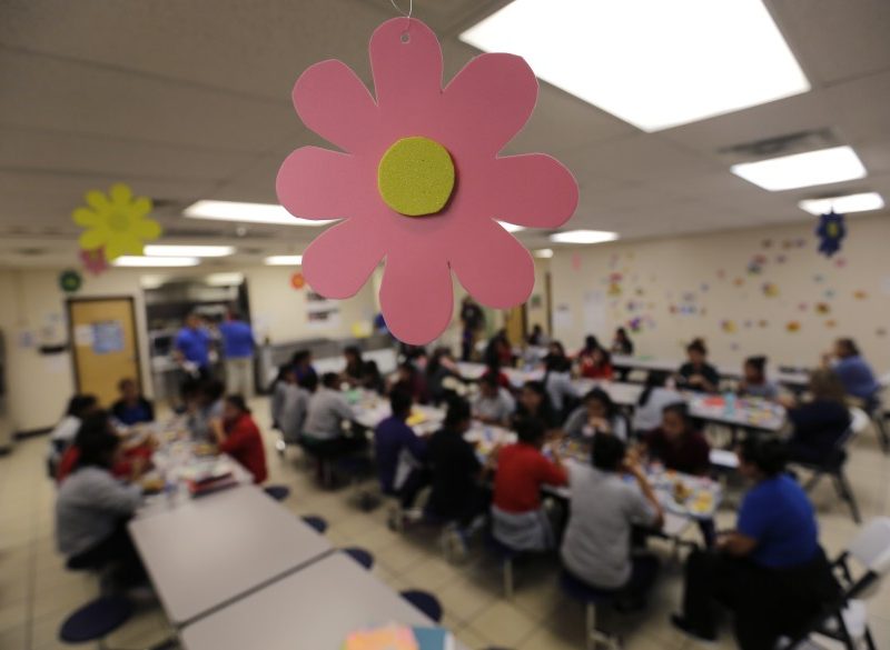 Los centros de cuidado están solicitando fondos para poder garantizar la seguridad de los niños y evitar que se contagien de coronavirus. Foto: AP