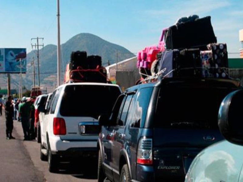 Connacionales entrando a México
