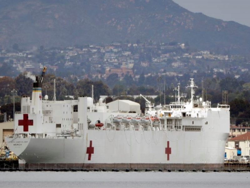 El USNS Mercy, un buque hospital de la Armada de EE.UU.
