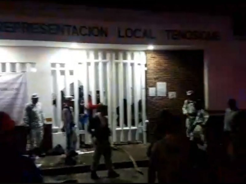 Muertos en las oficinas de migración local en Tenosique