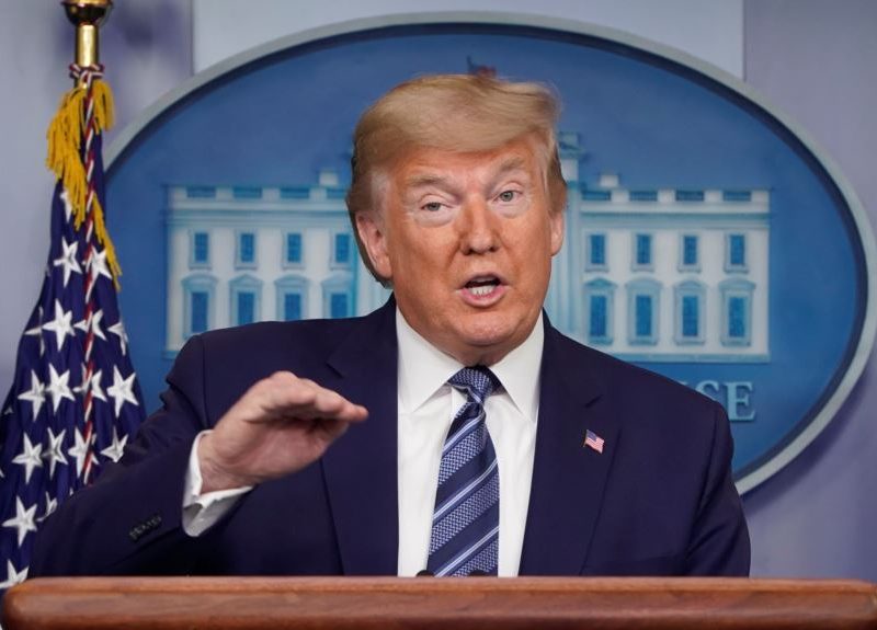 Acepta Trump que EE.UU. no está cerca de tener una vacuna contra COVID-19