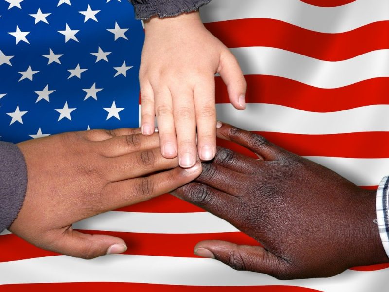 Migrantes de Chicago podrán solicitar beneficios de alivio