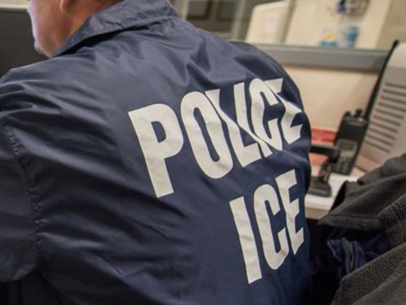 Policía agente de ICE