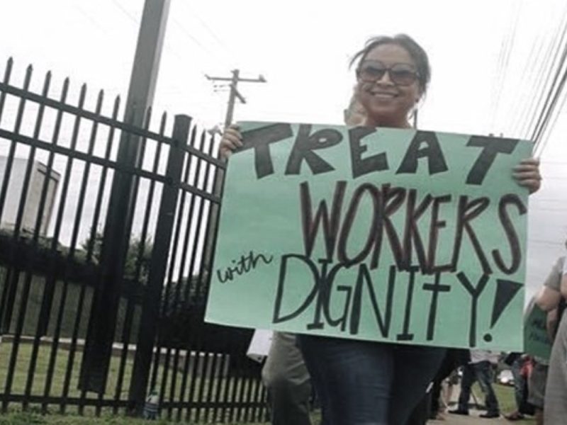 migrante exigiendo sus derechos