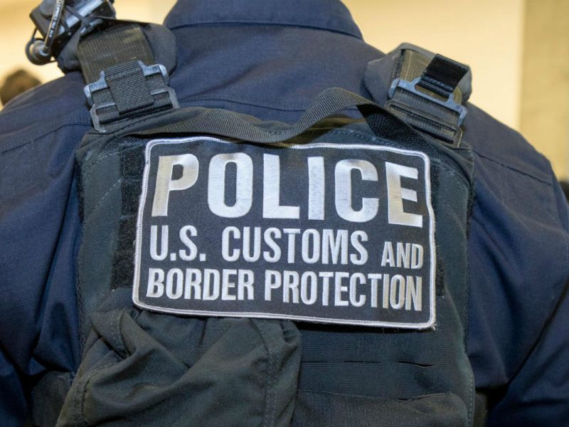 oficial de la CBP