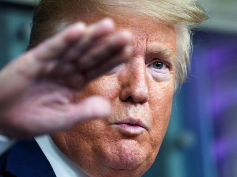 Trump insiste en acelerar la deportación de migrantes durante la crisis