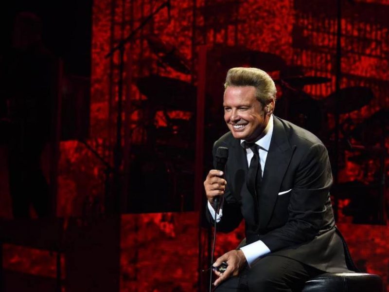 Luis Miguel festeja 50 años vida entre enigmas y éxitos