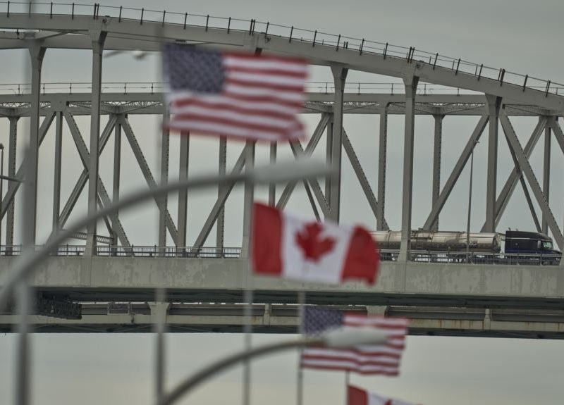 A pesar del cierre de la frontera, el comercio entre EEUU y Canadá no ha sido interrumpido. Foto: AFP, VOA
