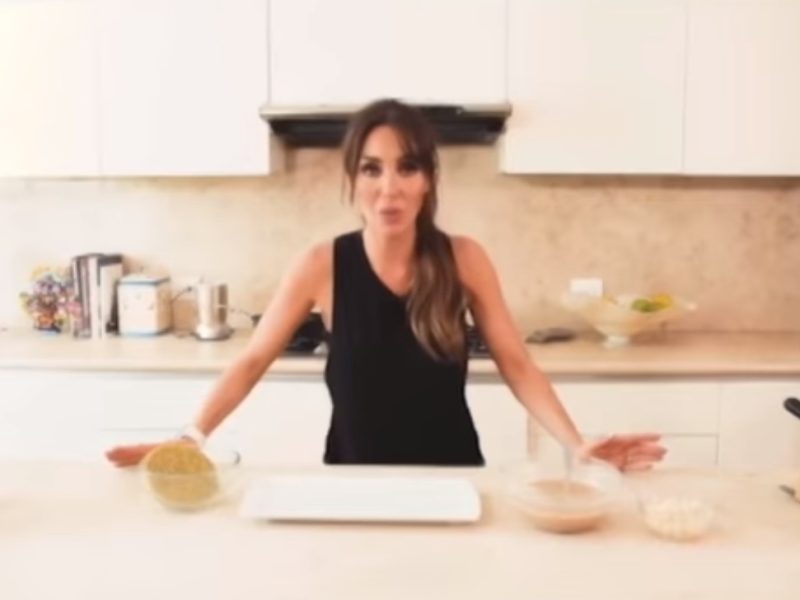 Anahí desata los memes por su receta de enfrijoladas