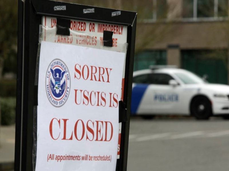 Oficina de USCIS cerrada