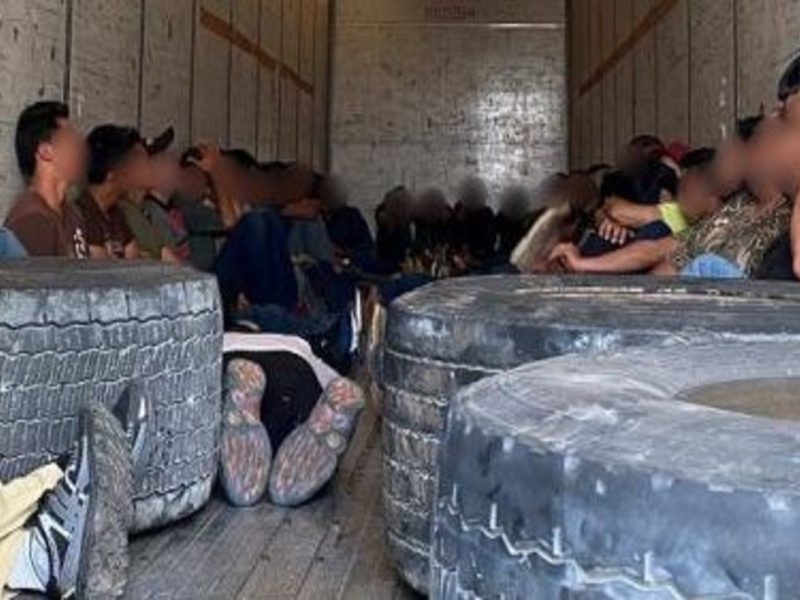 La corrupción y complicidad entre los traficantes de personas y corporaciones policiales es uno de los principales factores que los mantiene a salvo de ser capturados.