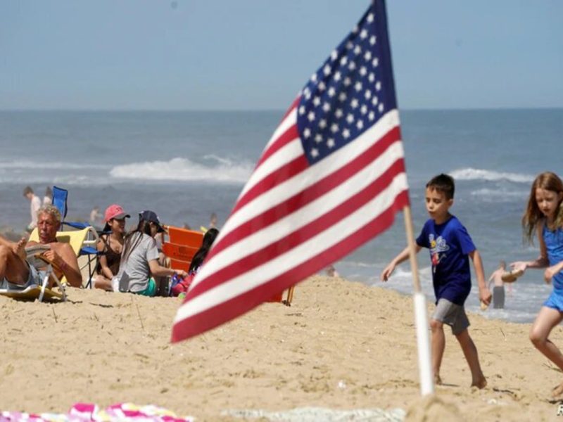 Distancia social por Covid-19 altera fin de semana del Memorial Day en EEUU