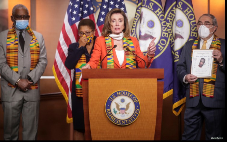 Demócratas avanzan en amplio plan de reforma policial en EEUU