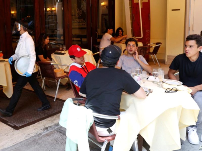 Nueva York entra en Fase 2 de reapertura, reabren tiendas, parques y restaurantes