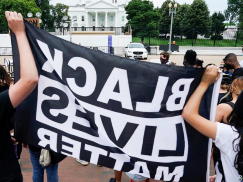 Alcaldesa de Michigan renuncia tras comentario racista