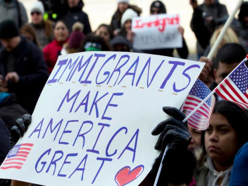 ¿A quiénes afectará la más reciente restricción migratoria de Trump?