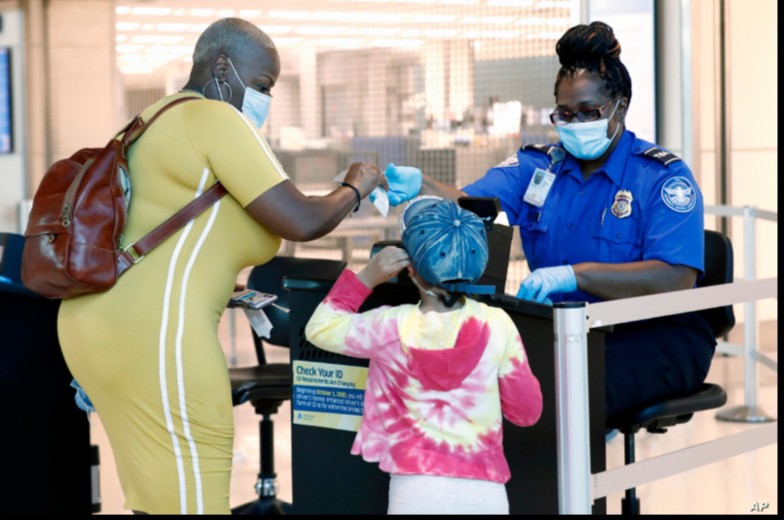 Autoridades de Texas alertan sobre "explosión" de nuevos casos de Covid-19