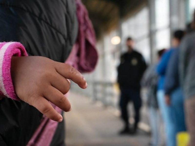 ICE reporta 11 casos de Covid-19 en centro de detención de familias migrantes de Texas