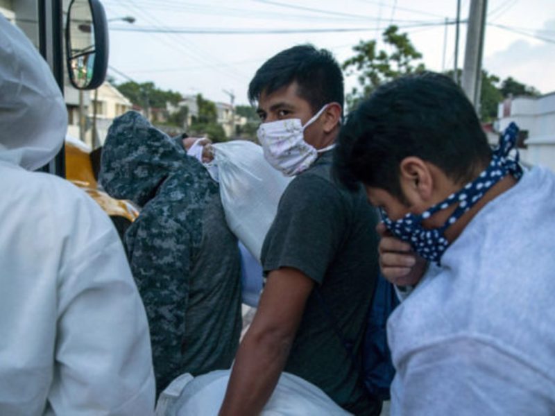 El centro de detención La Palma, en Arizona, ha reportado un alto incremento de casos de Covid-19 entre inmigrantes. Foto: AP