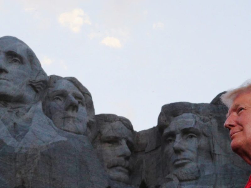 Donald Trump celebra el Día de la Independencia sin mascarilla