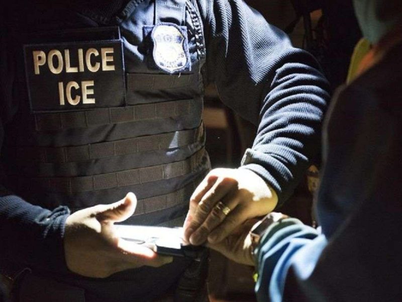Tribunal ordena a ICE dejar de detener ilegalmente a jóvenes inmigrates