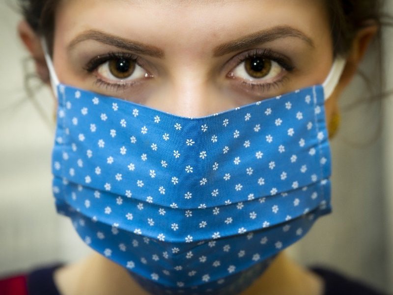 La OMS advierte que, en condiciones especificas, el Covid-19 puede contagiarse por aire