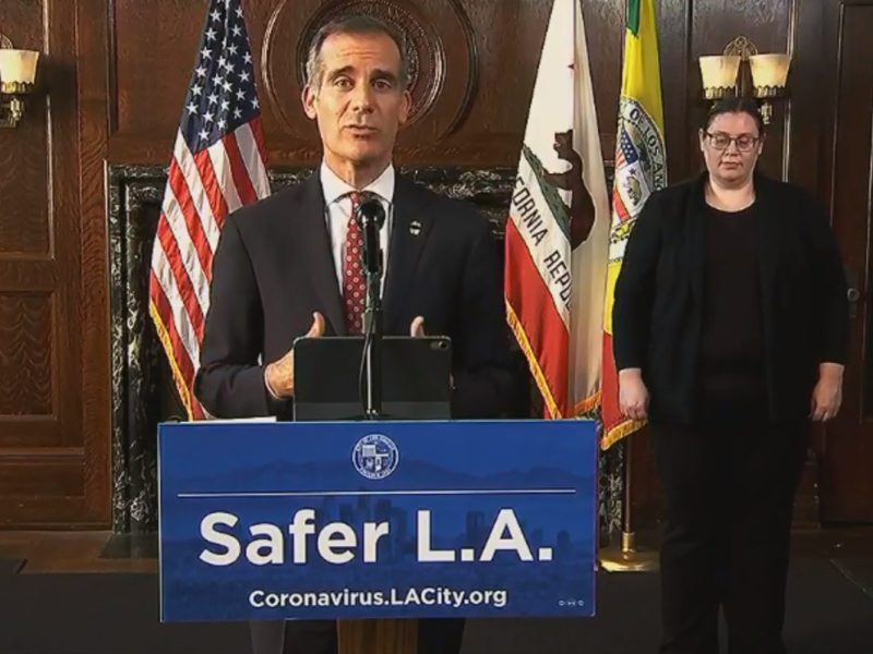Covid-19 no ha desaparecido, se ha vuelto peor: Eric Garcetti
