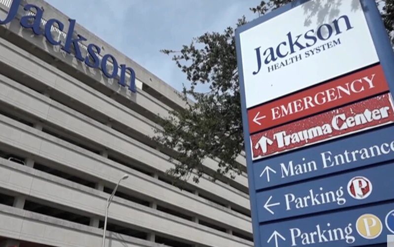 Los centros de salud de la Florida están reportando un aumento acelerado de hospitalizaciones por Covid-19. En todo Estados Unidos, las cifras siguen creciendo. Foto: Voz de América