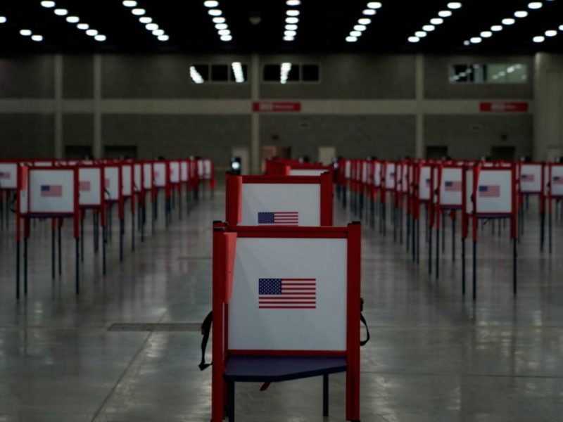 El Servicio Postal espera un aumento en el voto por correo debido a la pandemia de Covid-19. Foto: Reuters / Voz de América