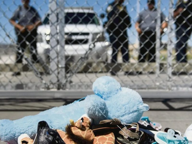 Juez pospone fecha para que ICE libere a niños migrantes y familiares