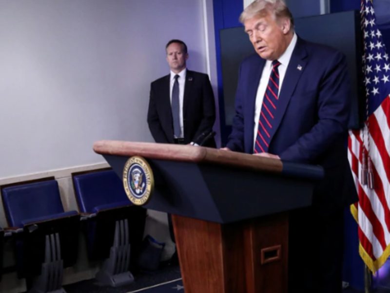 Trump le pide a los estadounidenses que usen mascarilla